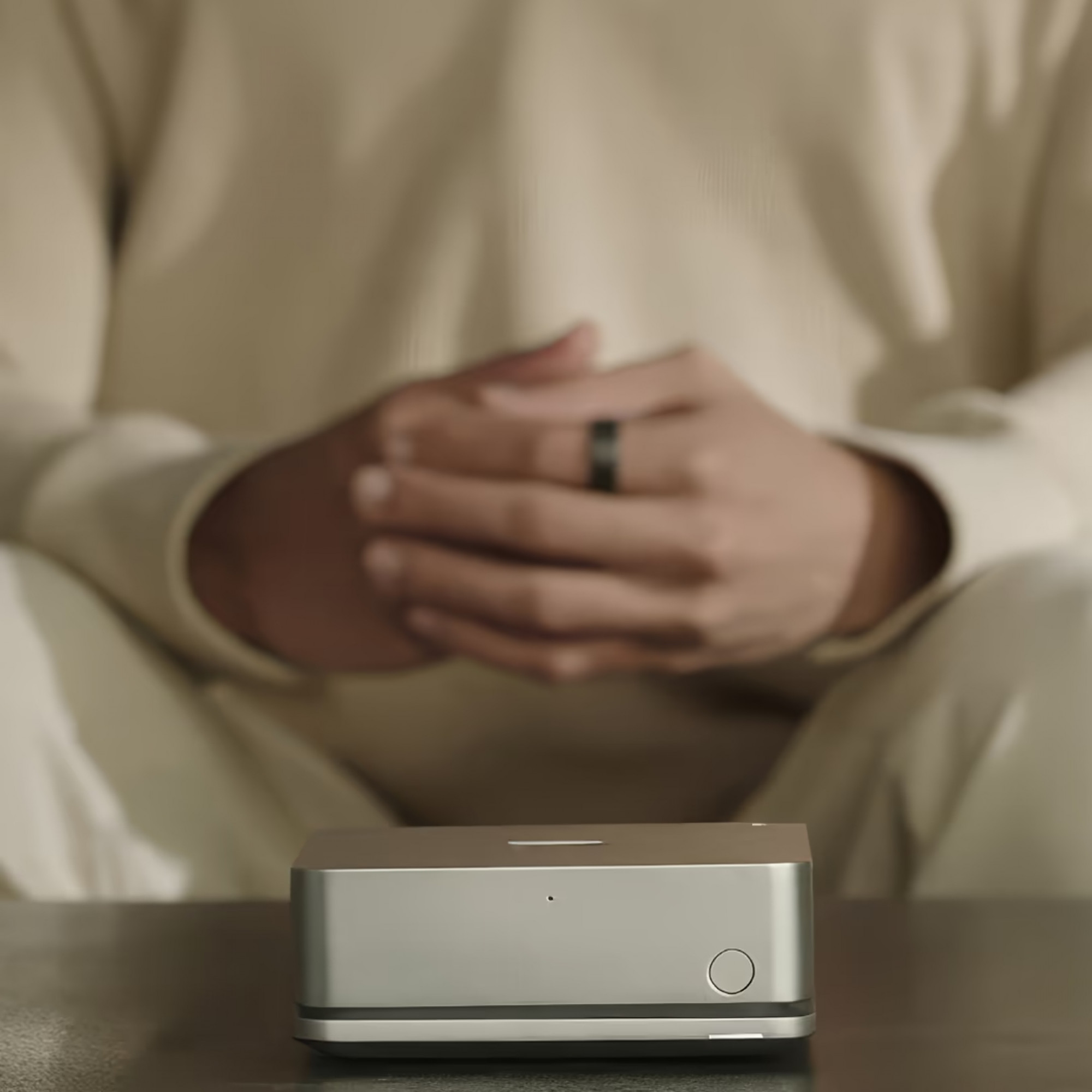 Устройство для мониторинга среды в доме: Ultrahuman Home – Smart Home Health Monitor